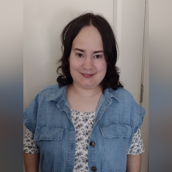 Meet your Posher, Jessica - Picture 2 of 2